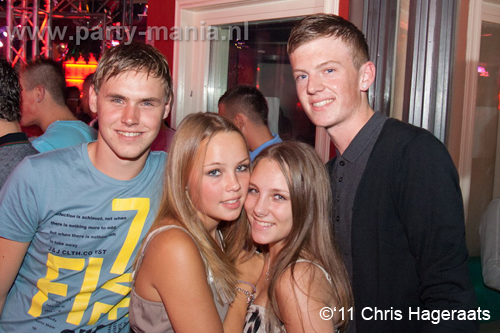 110820_018_dopenez_club_leparis_partymania_denhaag