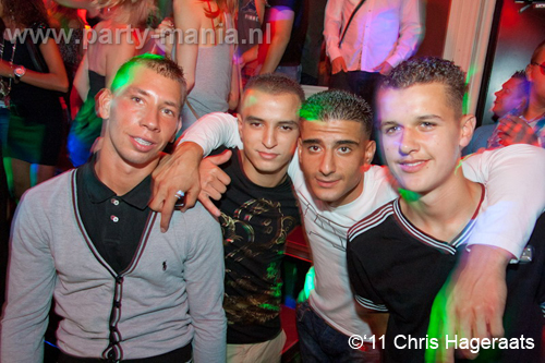 110820_024_dopenez_club_leparis_partymania_denhaag