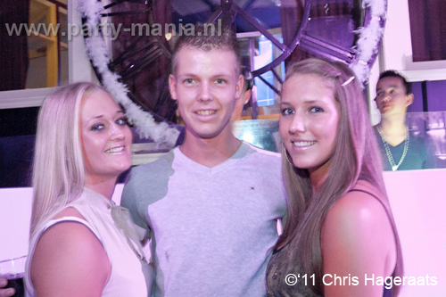 110820_025_dopenez_club_leparis_partymania_denhaag