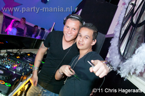 110820_026_dopenez_club_leparis_partymania_denhaag