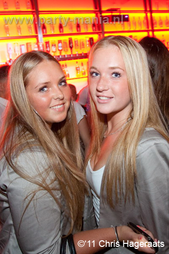 110820_034_dopenez_club_leparis_partymania_denhaag