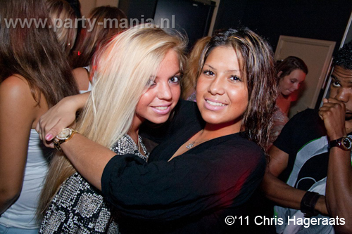 110820_038_dopenez_club_leparis_partymania_denhaag