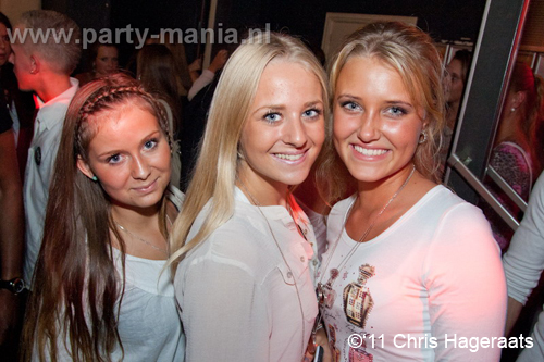 110820_042_dopenez_club_leparis_partymania_denhaag