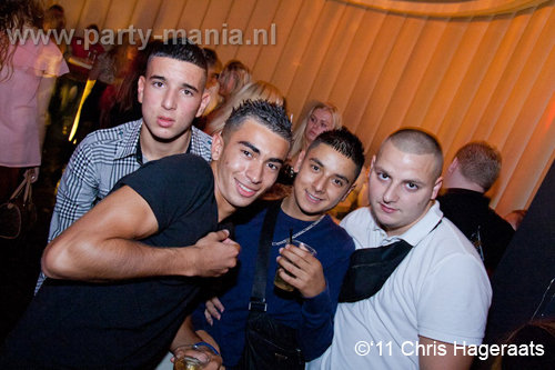 110820_050_dopenez_club_leparis_partymania_denhaag