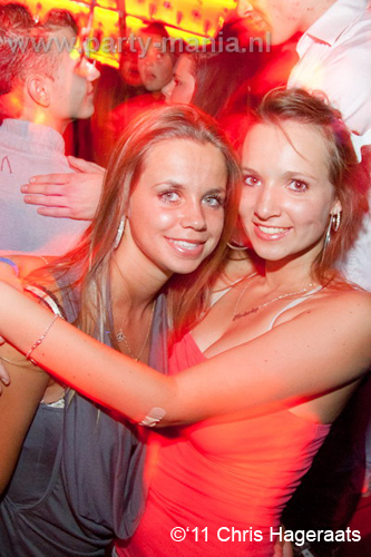 110820_063_dopenez_club_leparis_partymania_denhaag