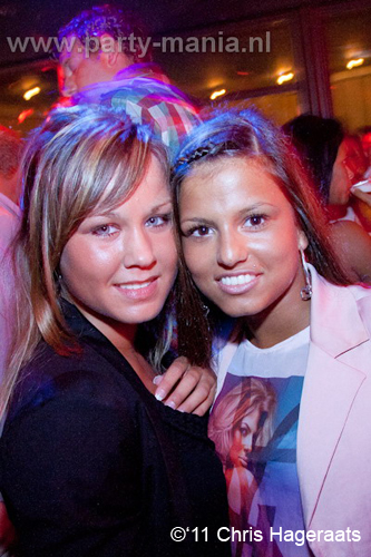 110820_068_dopenez_club_leparis_partymania_denhaag