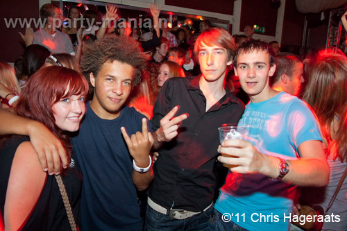 110820_070_dopenez_club_leparis_partymania_denhaag