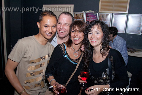 110827_009_manjefiek_club_leparis_partymania_denhaag