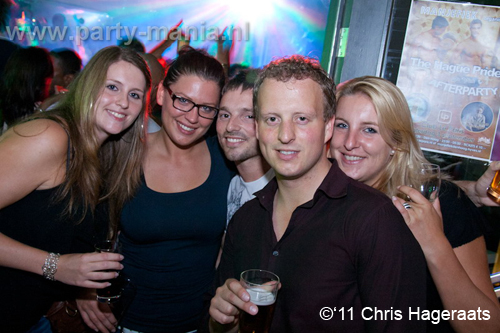 110827_013_manjefiek_club_leparis_partymania_denhaag