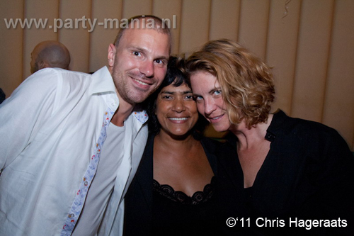 110827_015_manjefiek_club_leparis_partymania_denhaag