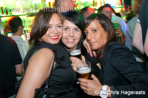 110827_024_manjefiek_club_leparis_partymania_denhaag