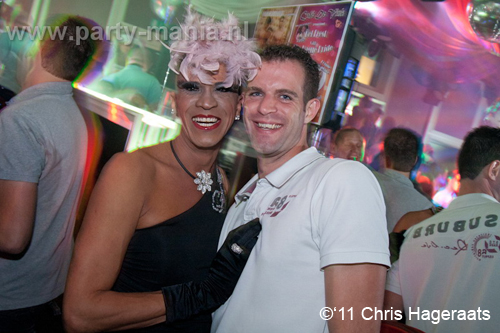 110827_026_manjefiek_club_leparis_partymania_denhaag