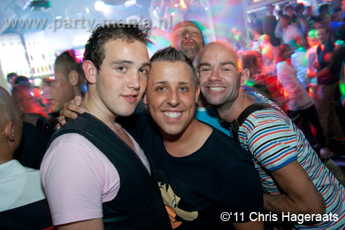 110827_027_manjefiek_club_leparis_partymania_denhaag