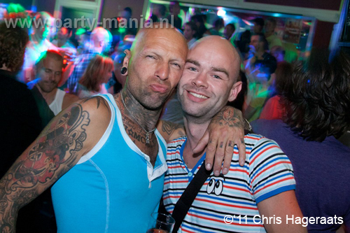 110827_028_manjefiek_club_leparis_partymania_denhaag