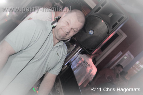 110827_031_manjefiek_club_leparis_partymania_denhaag