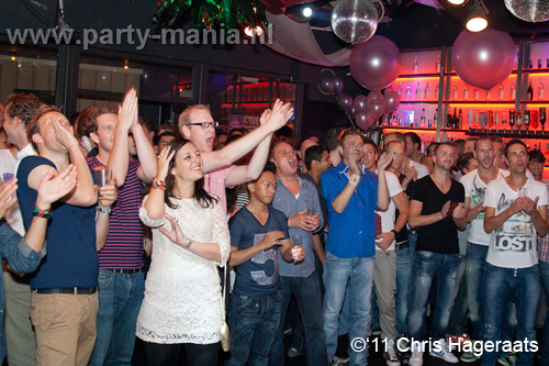 110827_047_manjefiek_club_leparis_partymania_denhaag