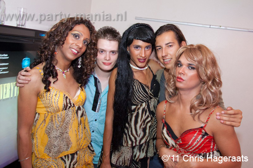 110827_050_manjefiek_club_leparis_partymania_denhaag