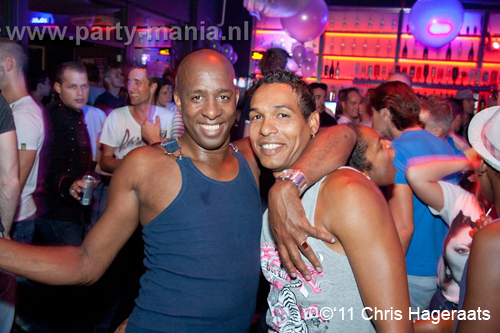 110827_065_manjefiek_club_leparis_partymania_denhaag