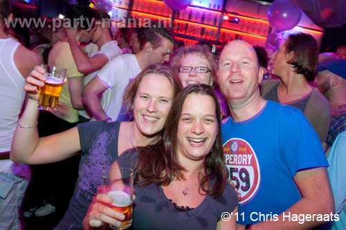 110827_068_manjefiek_club_leparis_partymania_denhaag