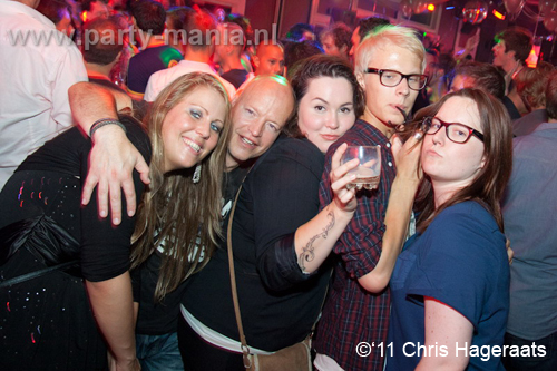 110827_090_manjefiek_club_leparis_partymania_denhaag