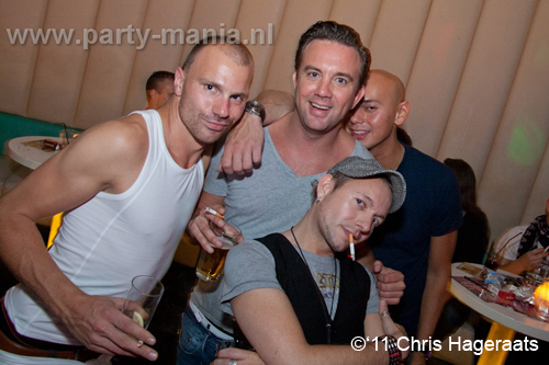 110827_092_manjefiek_club_leparis_partymania_denhaag