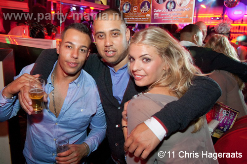 110827_094_manjefiek_club_leparis_partymania_denhaag