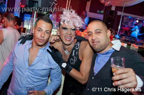 110827_096_manjefiek_club_leparis_partymania_denhaag