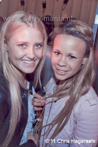 110924_006_manjefiek_club_leparis_partymania_denhaag 