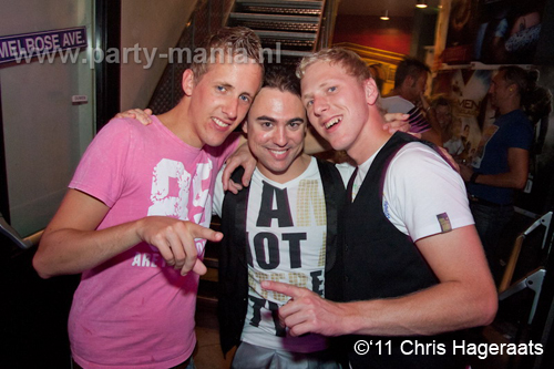 110924_019_manjefiek_club_leparis_partymania_denhaag 