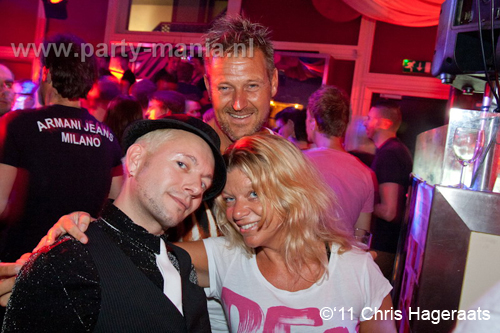 110924_022_manjefiek_club_leparis_partymania_denhaag 