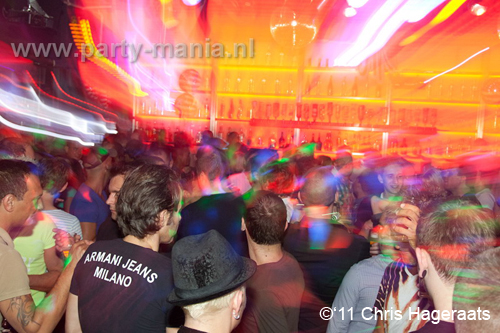 110924_025_manjefiek_club_leparis_partymania_denhaag 