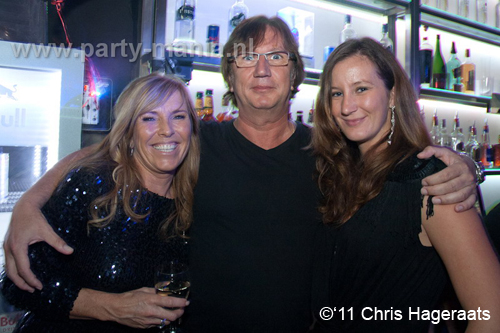 110924_040_manjefiek_club_leparis_partymania_denhaag 
