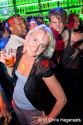 110924_046_manjefiek_club_leparis_partymania_denhaag 