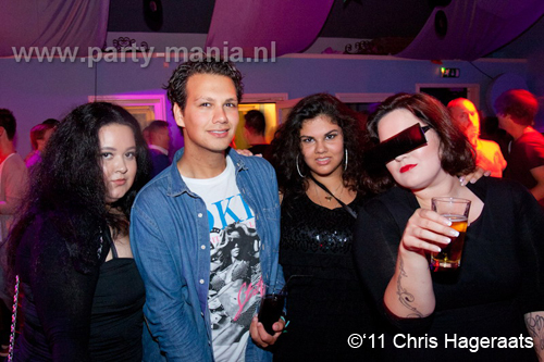 110924_050_manjefiek_club_leparis_partymania_denhaag 