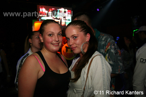 111008_006_beukgevaar_bazart_partymania_denhaag