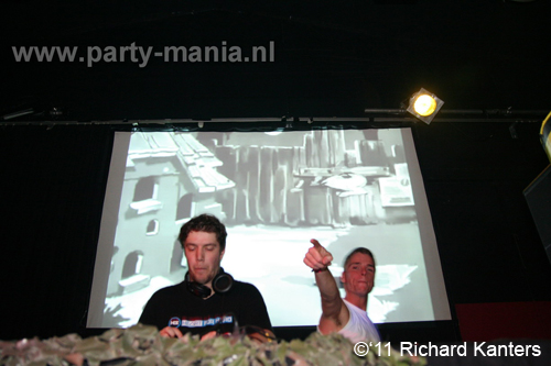 111008_044_beukgevaar_bazart_partymania_denhaag