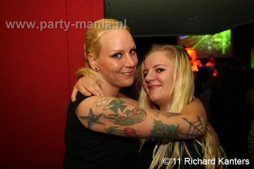 111008_111_beukgevaar_bazart_partymania_denhaag