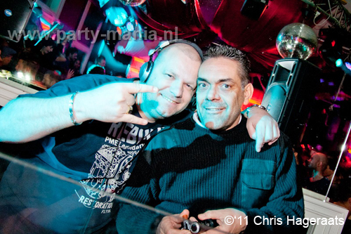 111126_004_manjefiek_club_leparis_partymania_denhaag