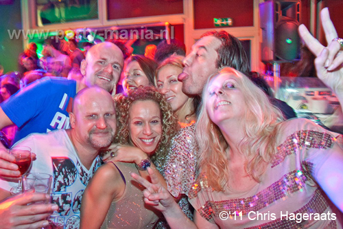 111126_061_manjefiek_club_leparis_partymania_denhaag