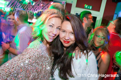 111126_066_manjefiek_club_leparis_partymania_denhaag