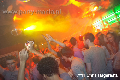 111126_074_manjefiek_club_leparis_partymania_denhaag