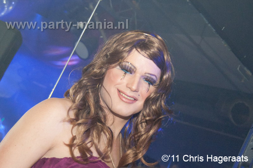 111126_075_manjefiek_club_leparis_partymania_denhaag