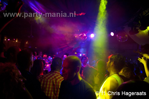 111126_076_manjefiek_club_leparis_partymania_denhaag