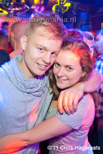 111126_086_manjefiek_club_leparis_partymania_denhaag