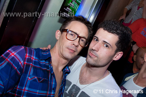 111126_104_manjefiek_club_leparis_partymania_denhaag