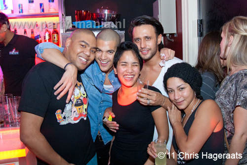 111126_107_manjefiek_club_leparis_partymania_denhaag