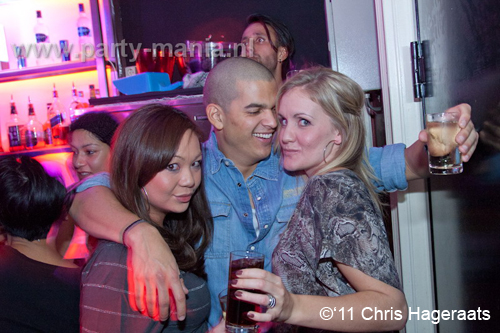 111126_109_manjefiek_club_leparis_partymania_denhaag
