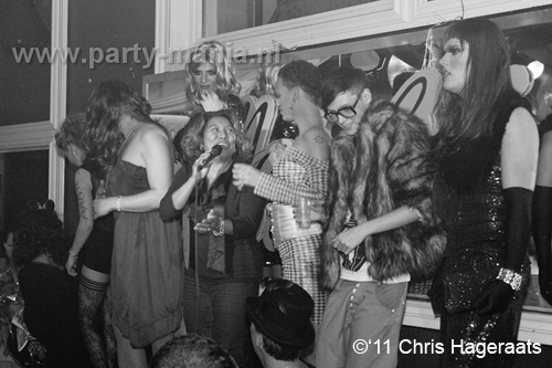 111126_123_manjefiek_club_leparis_partymania_denhaag