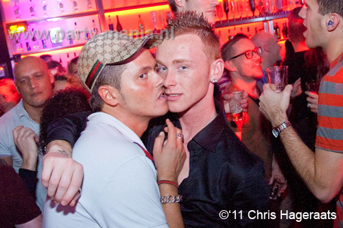 111126_127_manjefiek_club_leparis_partymania_denhaag