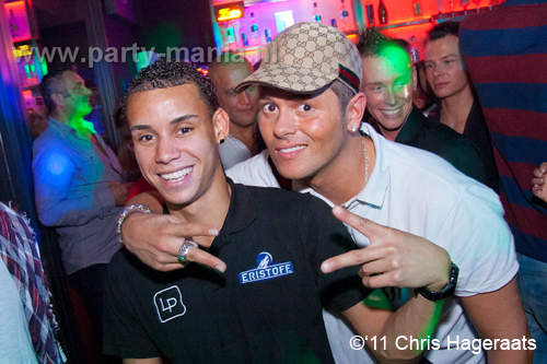 111126_130_manjefiek_club_leparis_partymania_denhaag
